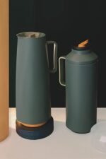 ⁦ترمس 1 لتر + كوب أخضر  Tramontina⁩ - الصورة ⁦5⁩