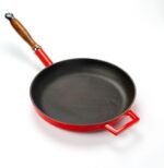 ⁦طاسة-شواية 28سم أحمر بيد خشب LAVA⁩ - الصورة ⁦5⁩